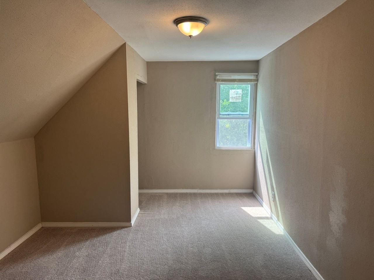 2634 N 24th Pl - Photo 4 of 7