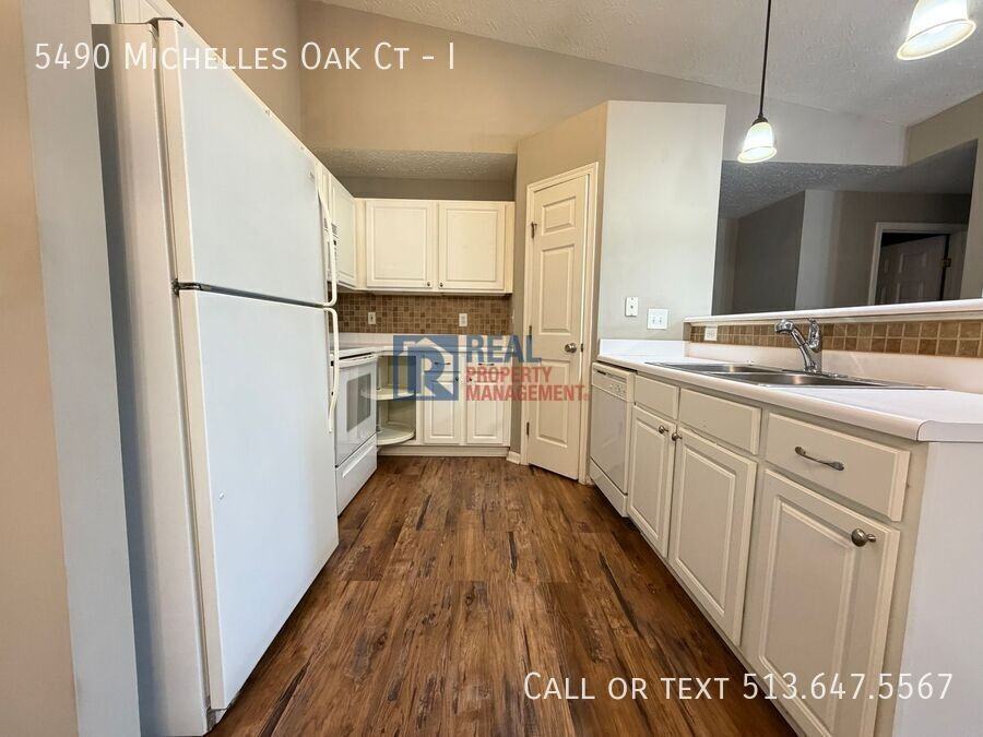 5490 Michelles Oak Ct #I - Photo 5 of 23