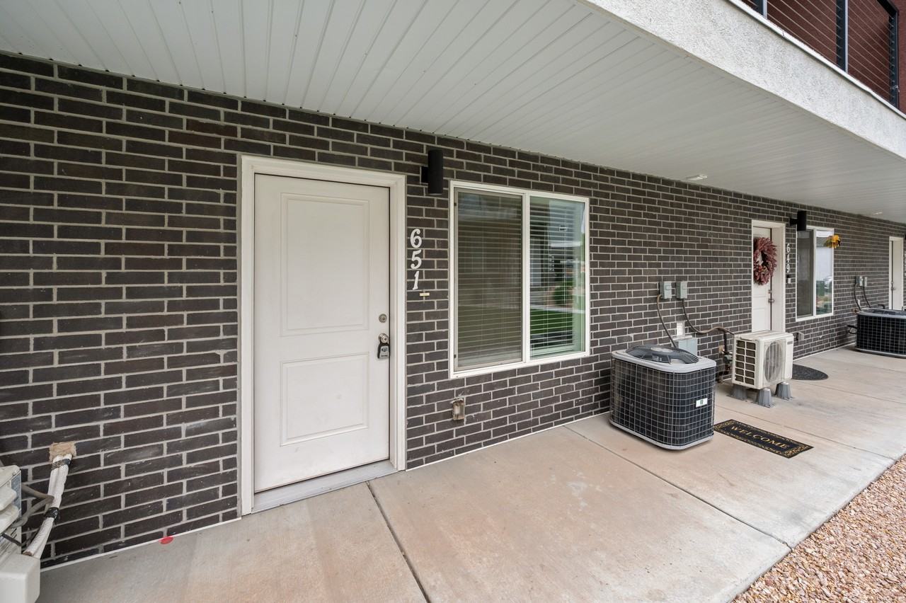 651 S 450 E - Photo 2 of 29