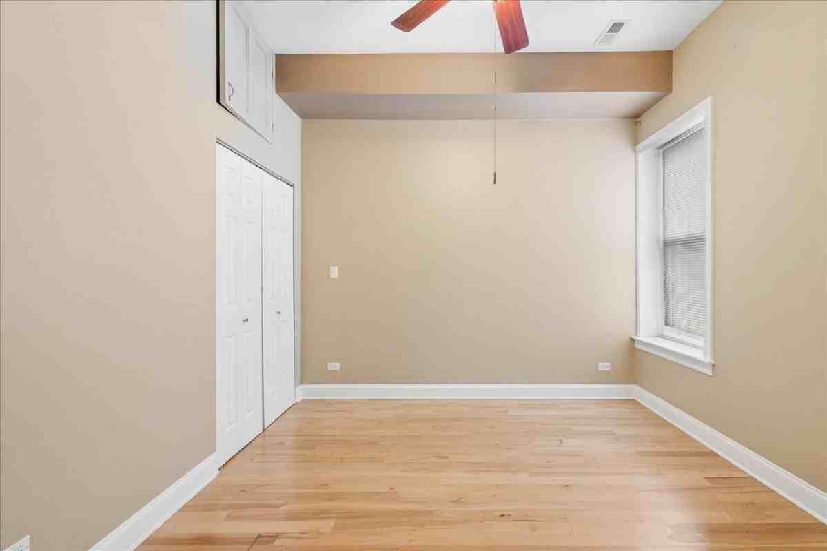 4220 S Champlain Ave #3S - Photo 4 of 12