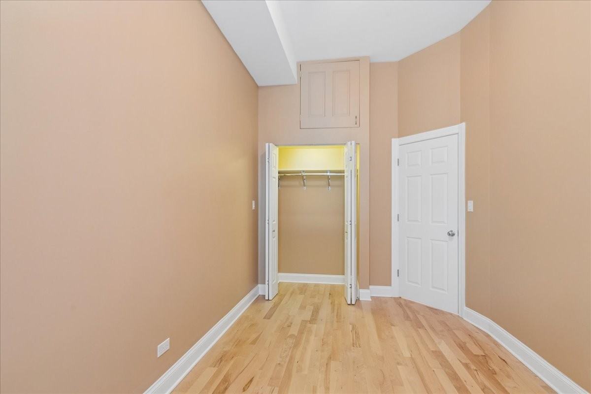 4220 S Champlain Ave #3S - Photo 5 of 12