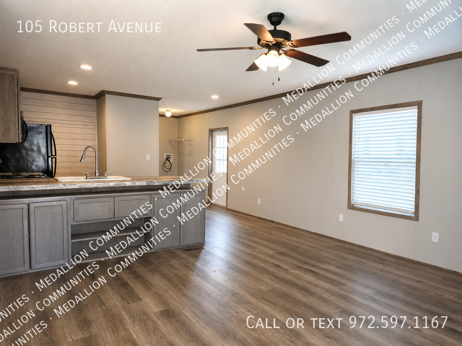 105 Robert Ave - Photo 2 of 6