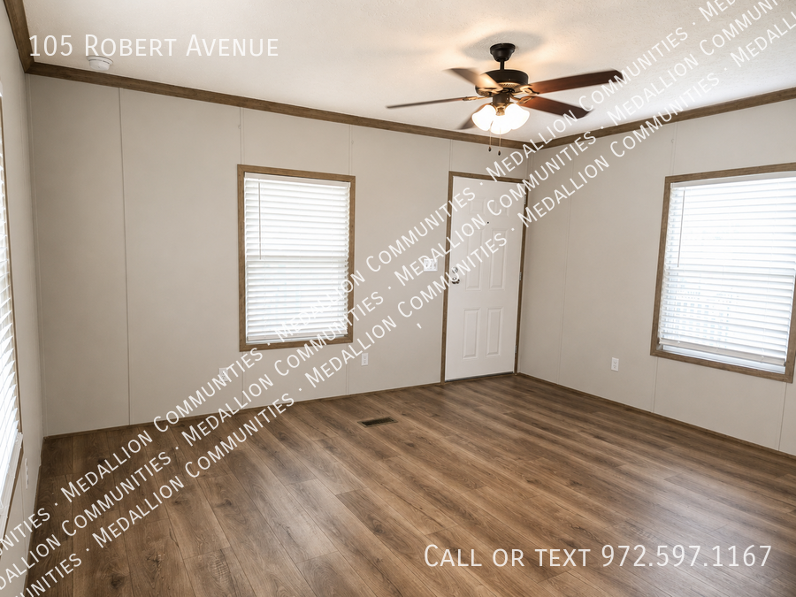 105 Robert Ave - Photo 3 of 6