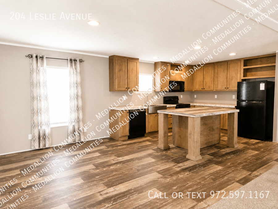 204 Leslie Ave - Photo 2 of 9