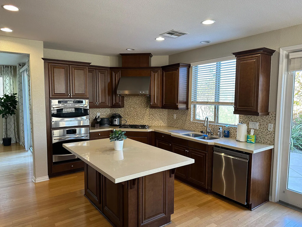11320 Laurelcrest Dr - Photo 2 of 14