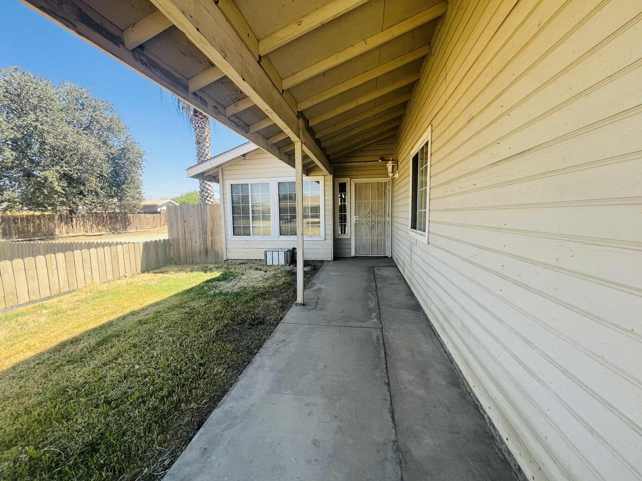 1251 Davis St #1 - Photo 4 of 18