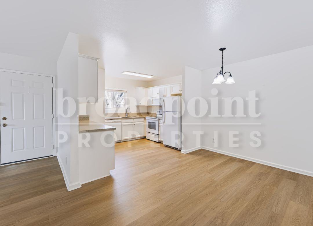 2536 White Oak Pl #2 - Photo 5 of 19