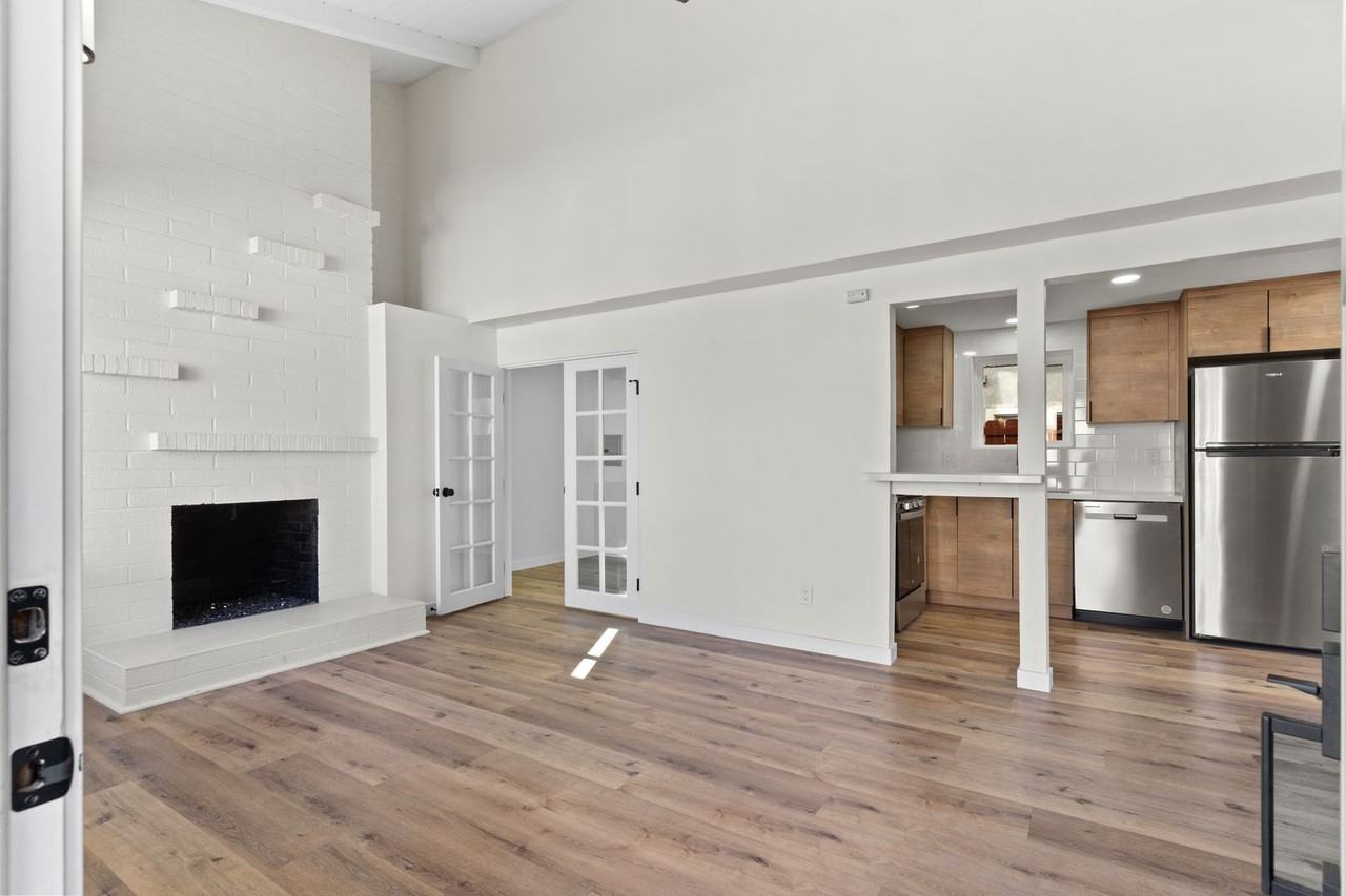 2055 Thomas Ave - Photo 2 of 12