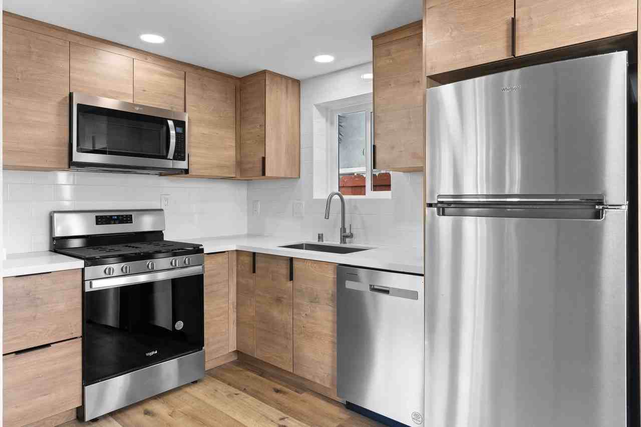 2055 Thomas Ave - Photo 4 of 12