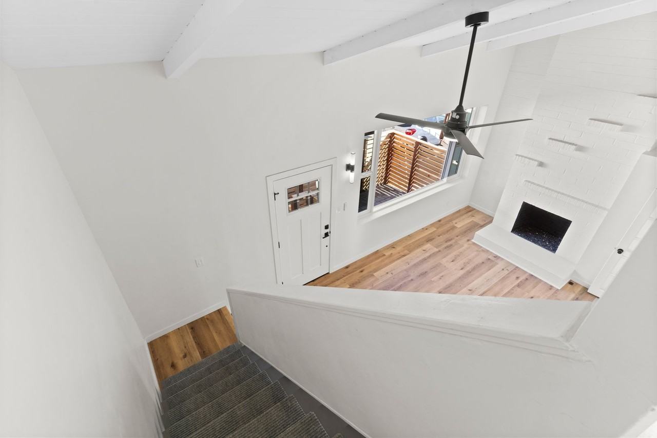 2055 Thomas Ave - Photo 7 of 12