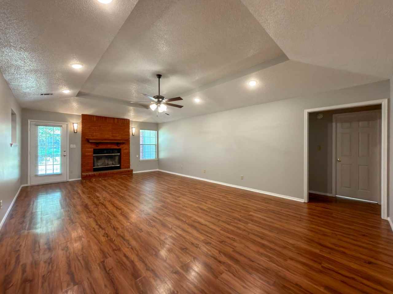 9704 Croxted Rd - Photo 2 of 20