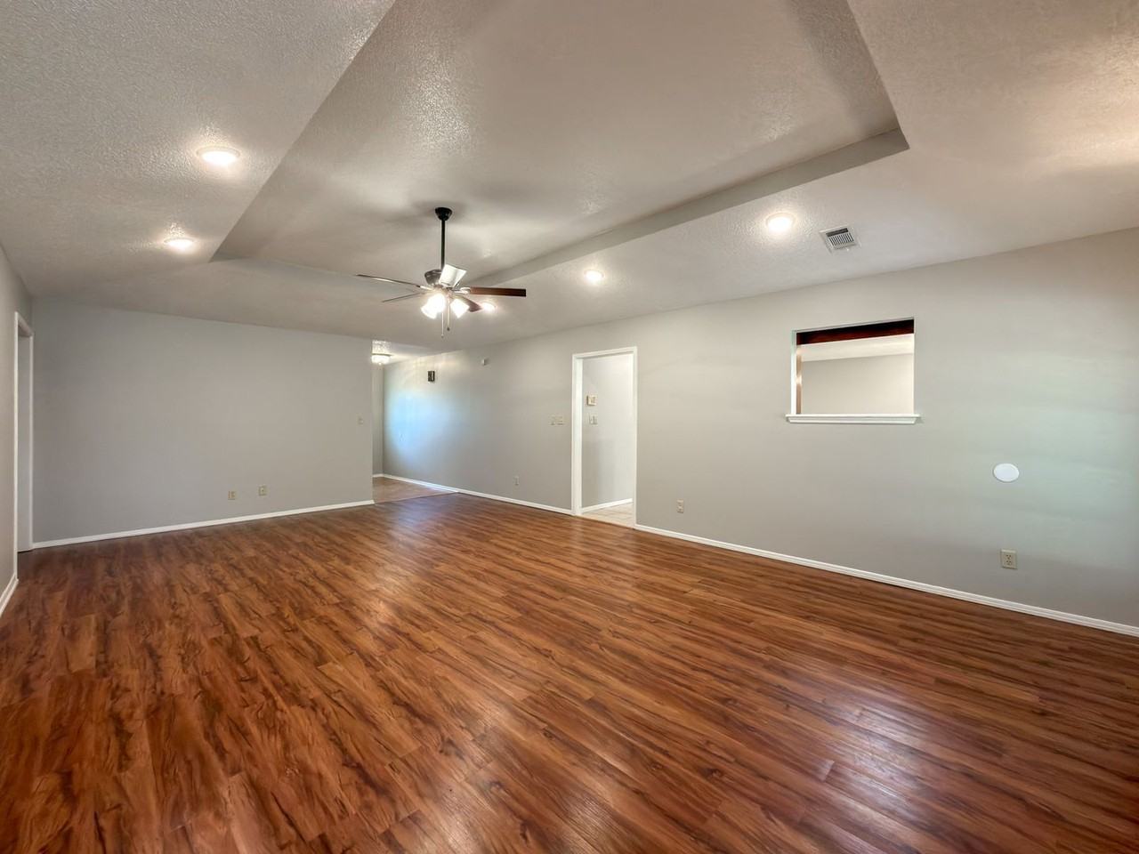 9704 Croxted Rd - Photo 3 of 20
