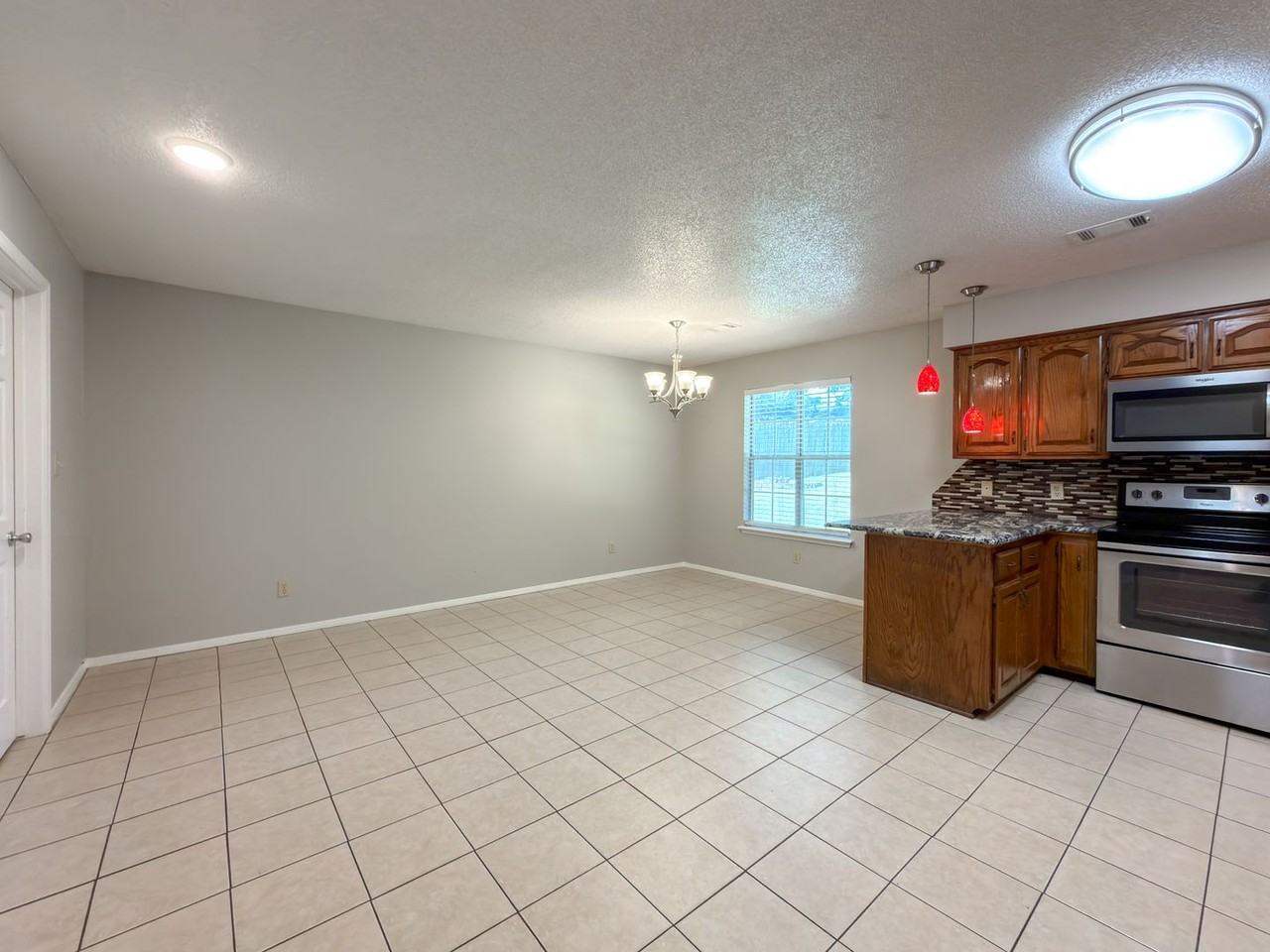 9704 Croxted Rd - Photo 4 of 20