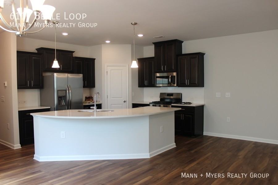 6117 Beale Loop - Photo 3 of 16