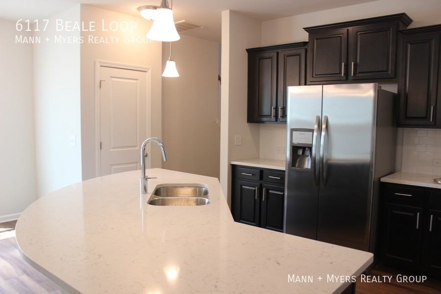 6117 Beale Loop - Photo 4 of 16