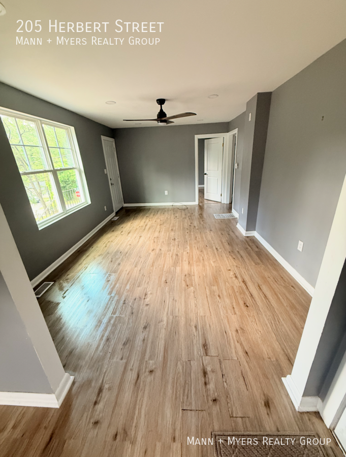 205 Herbert St - Photo 5 of 20