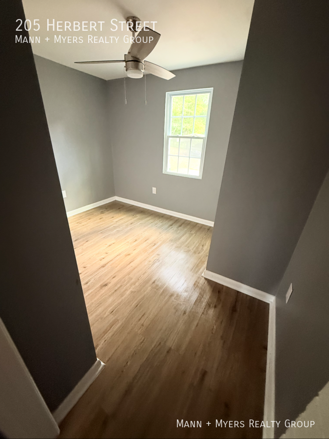 205 Herbert St - Photo 6 of 20