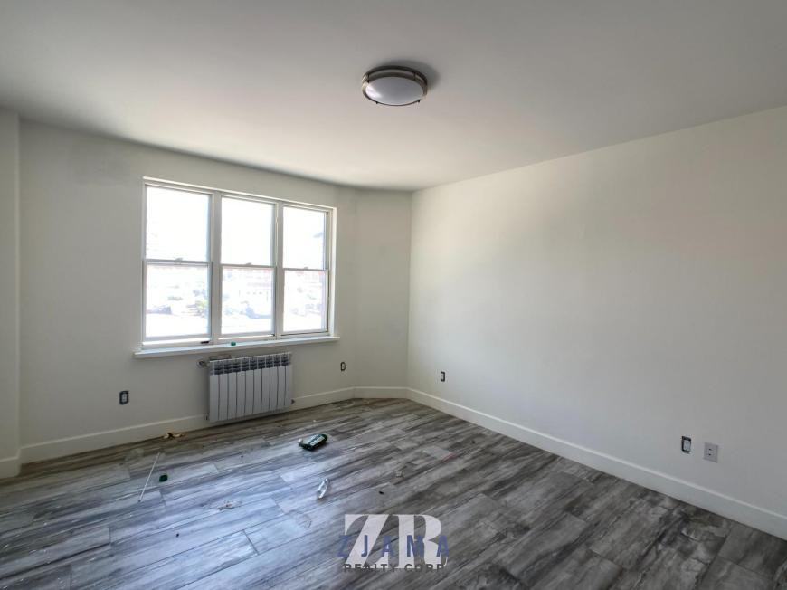106 Remsen Ave - Photo 3 of 6