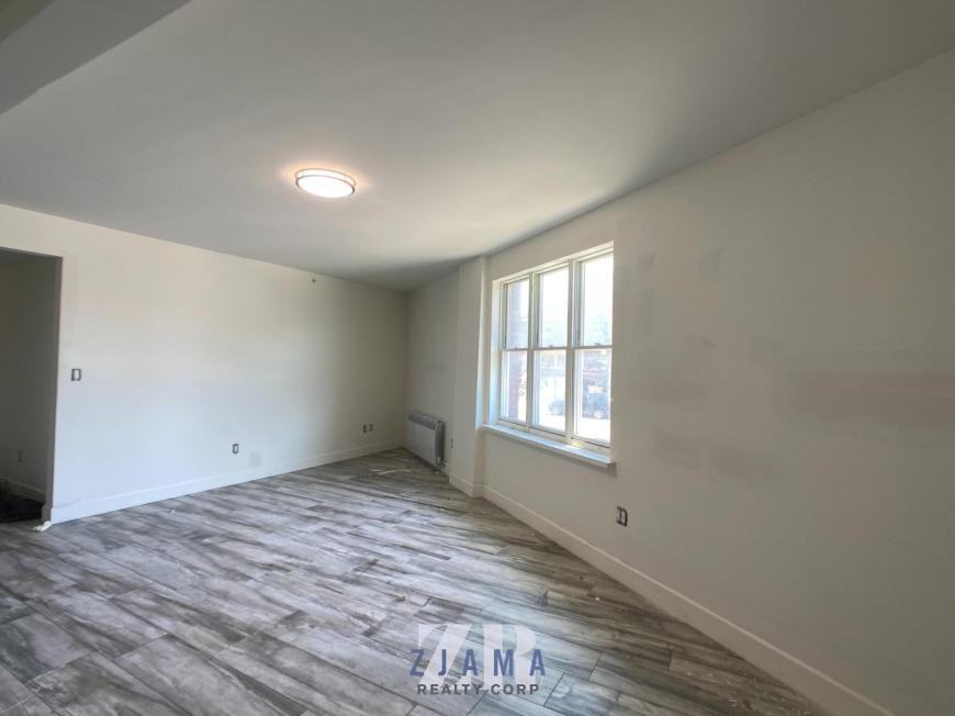 106 Remsen Ave - Photo 4 of 6