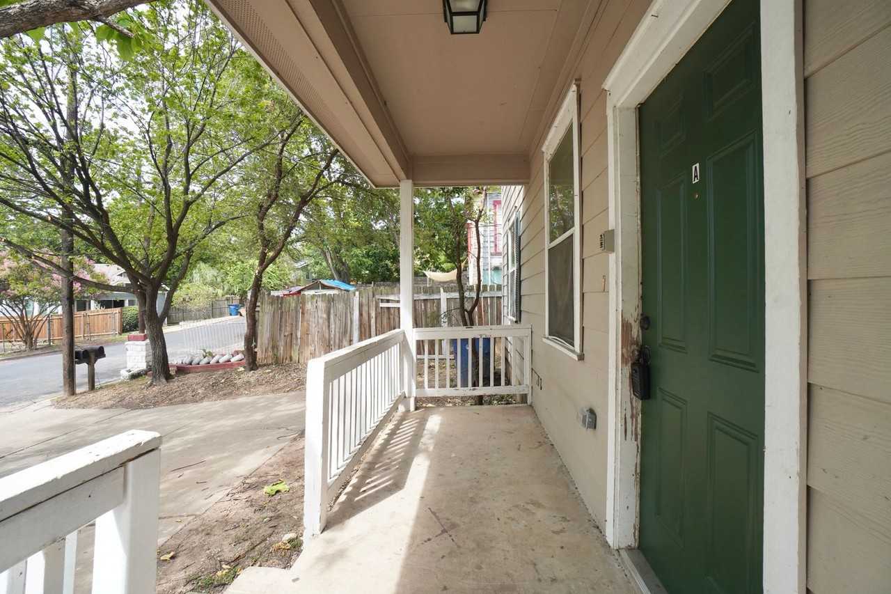 2506 E 8th St #A - Photo 5 of 31
