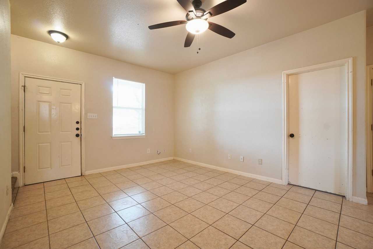 2506 E 8th St #A - Photo 7 of 31