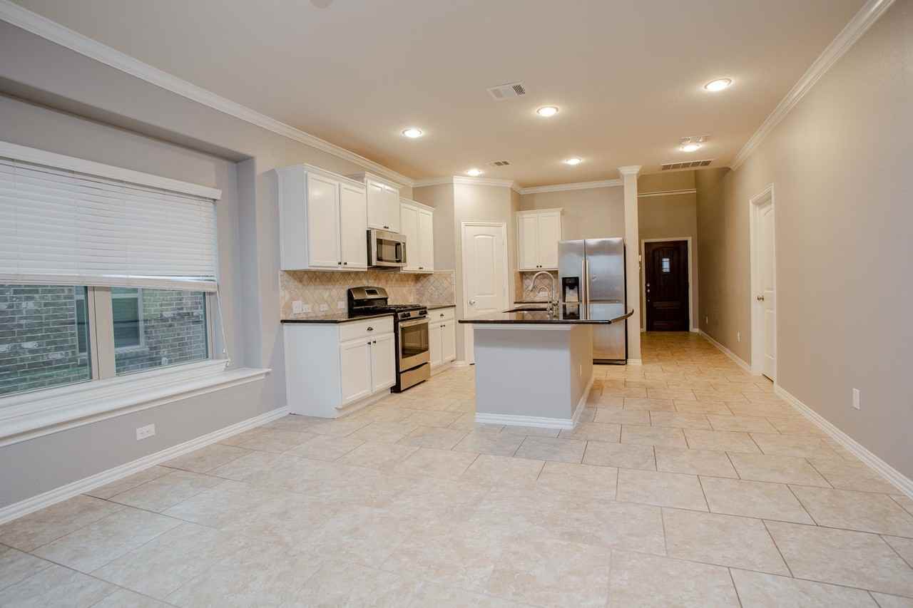2700 Auburn Chestnut Ln - Photo 4 of 32