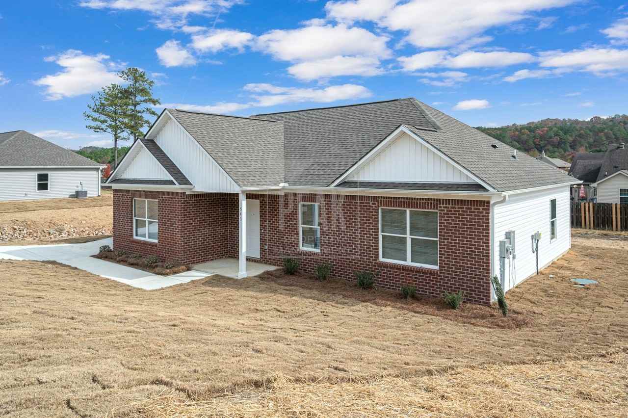 540 Woodland Cir - Photo 4 of 41