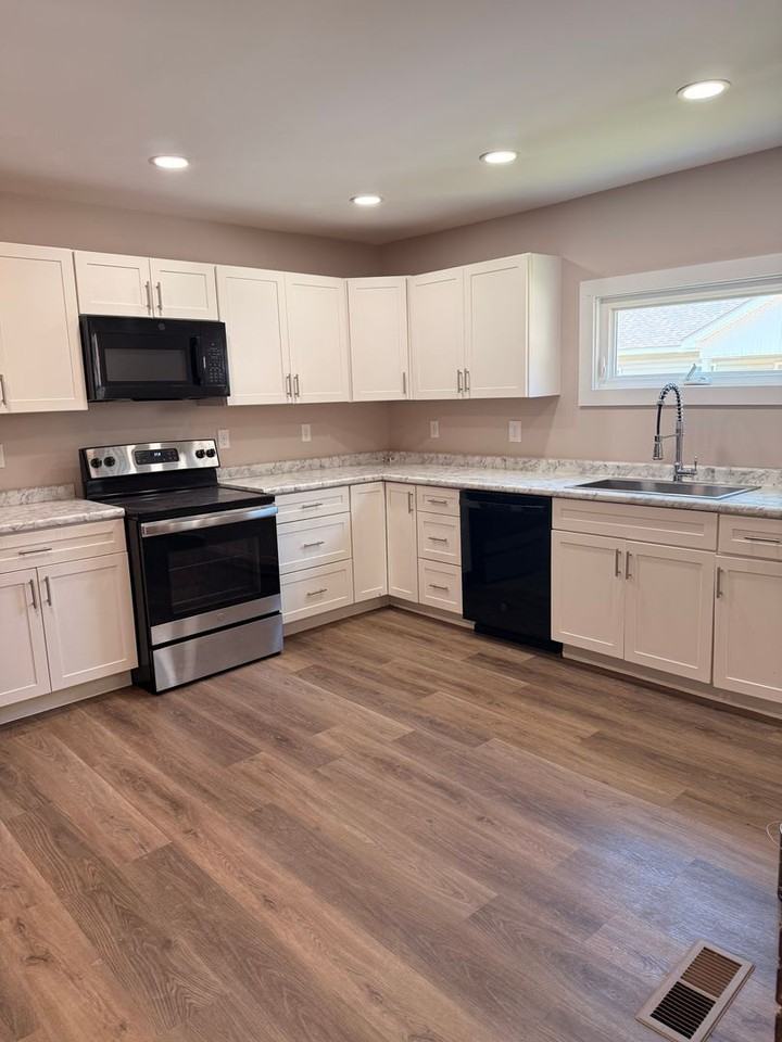 2410 E 19th St - Photo 2 of 9