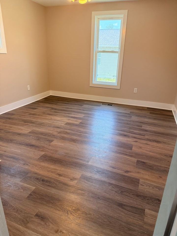 2410 E 19th St - Photo 5 of 9