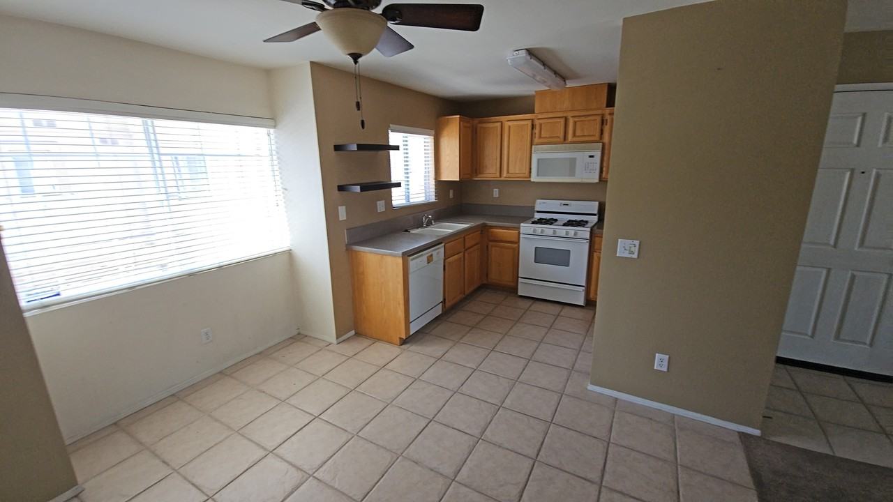 1525 E Spruce St #1 - Photo 2 of 22