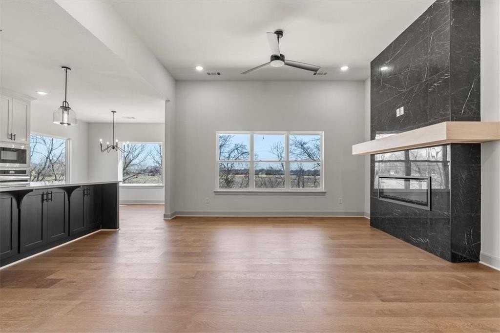 1050 Whistler Street - Photo 4 of 33
