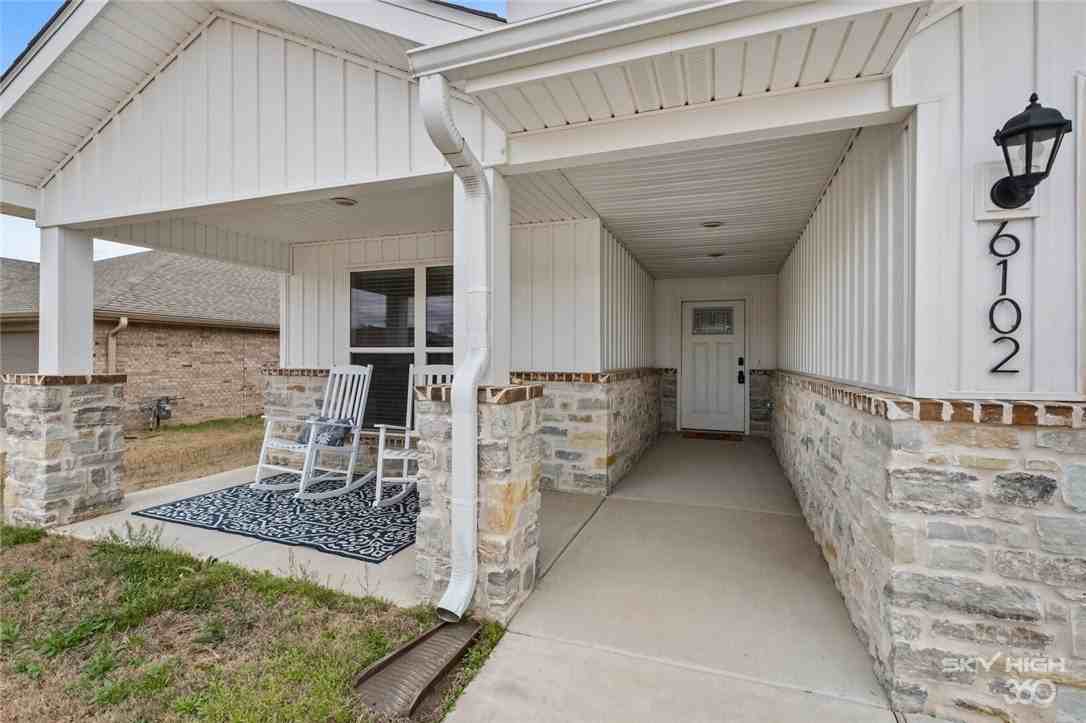 6102 Nw Hoover St - Photo 3 of 35