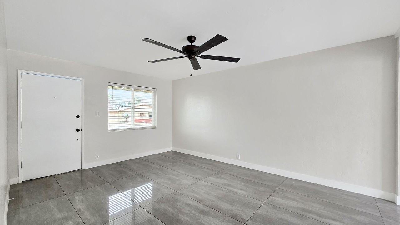 1216 E Desert Park Ln - Photo 6 of 31
