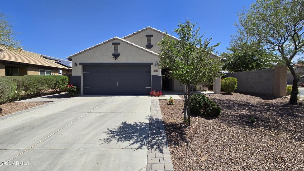 3913 S 185th Ln - Photo 3 of 37