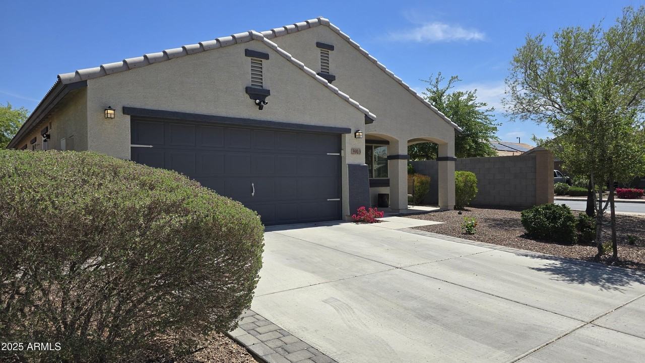 3913 S 185th Ln - Photo 5 of 37