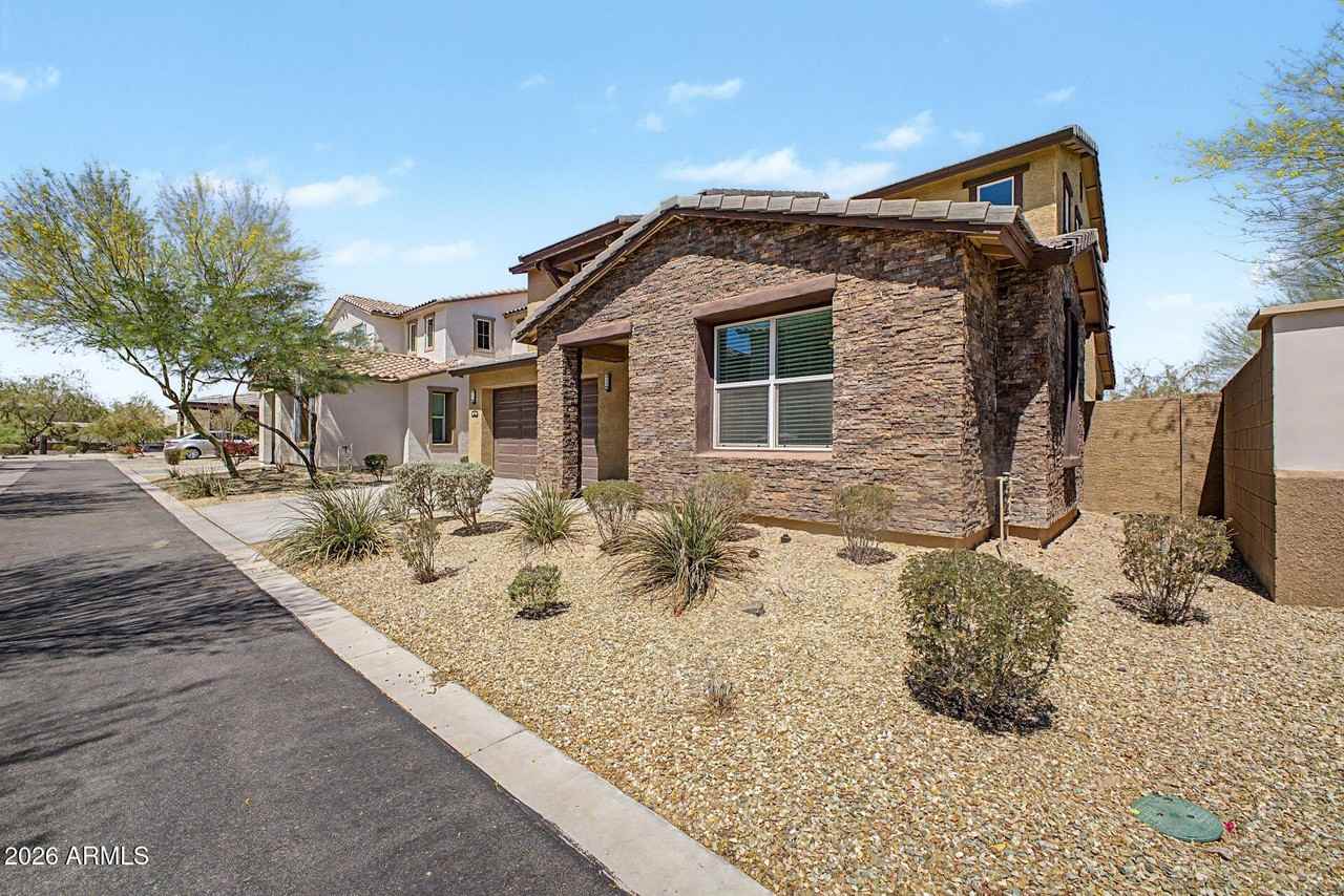 17797 W Cassia Way - Photo 3 of 36