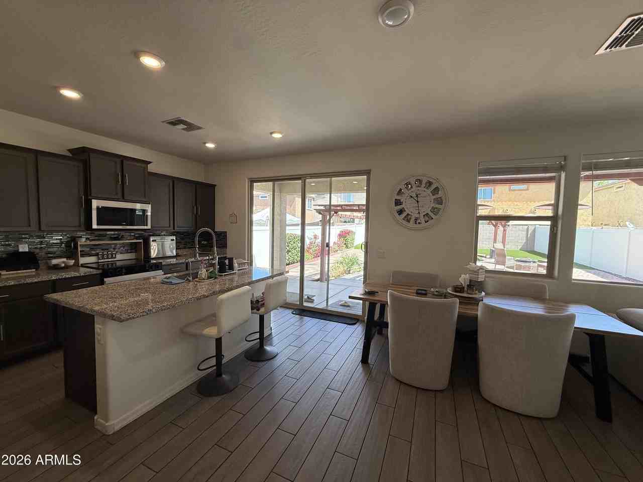 8804 W Jefferson St - Photo 6 of 28