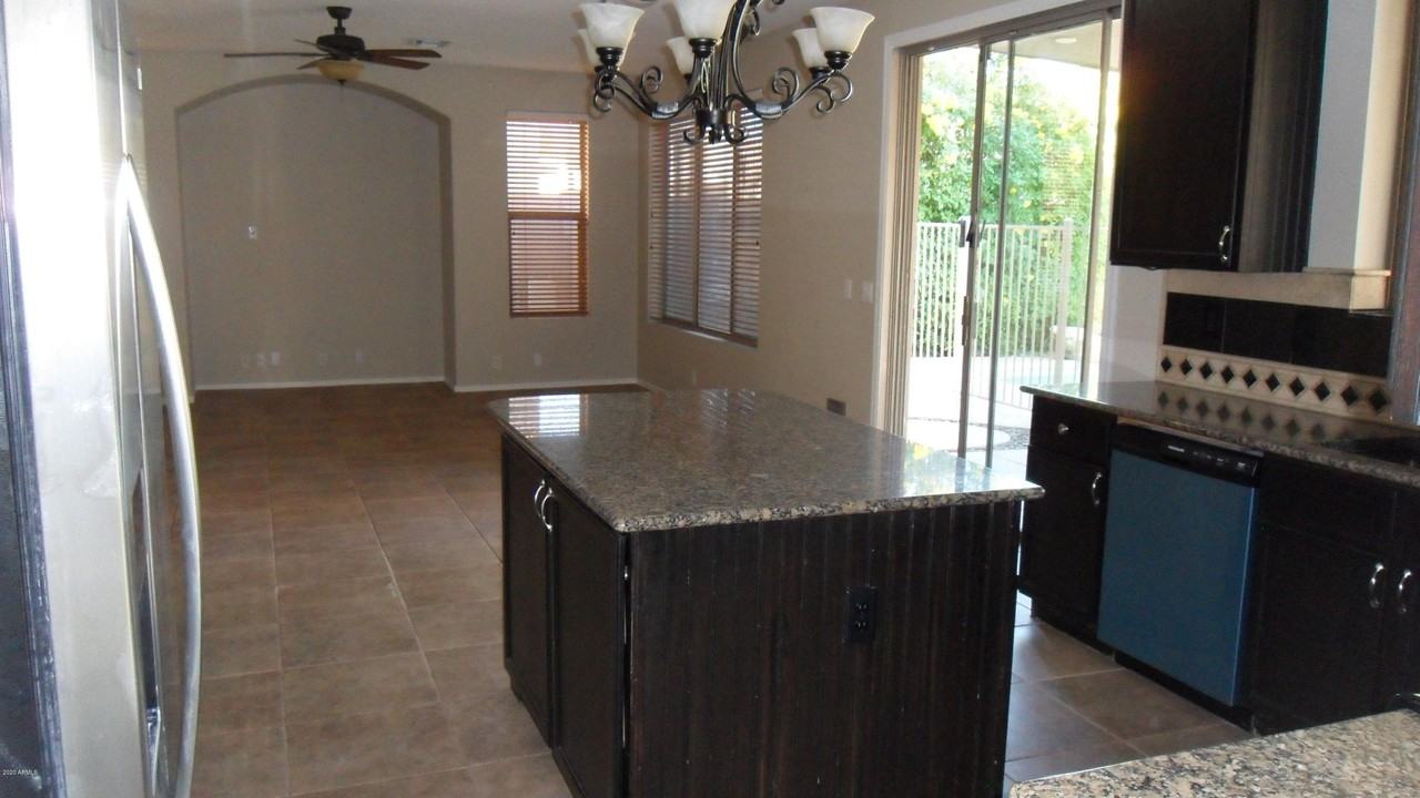 9008 W Quail Ave - Photo 4 of 27