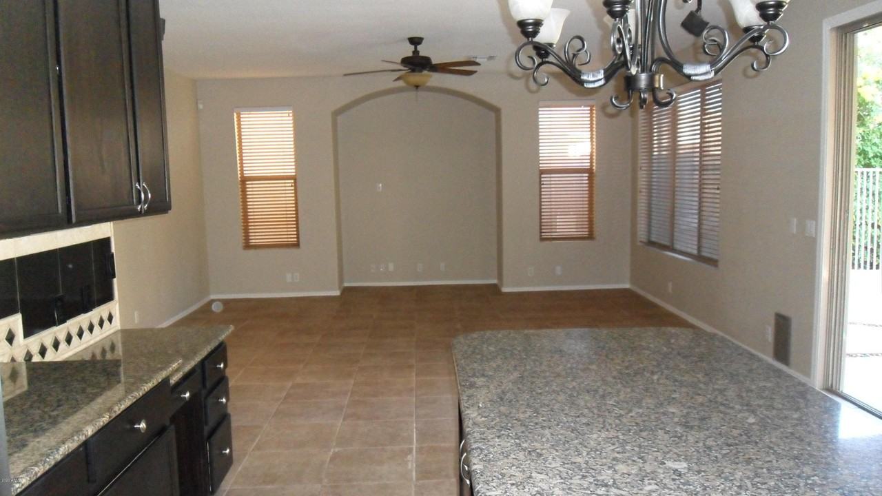 9008 W Quail Ave - Photo 5 of 27