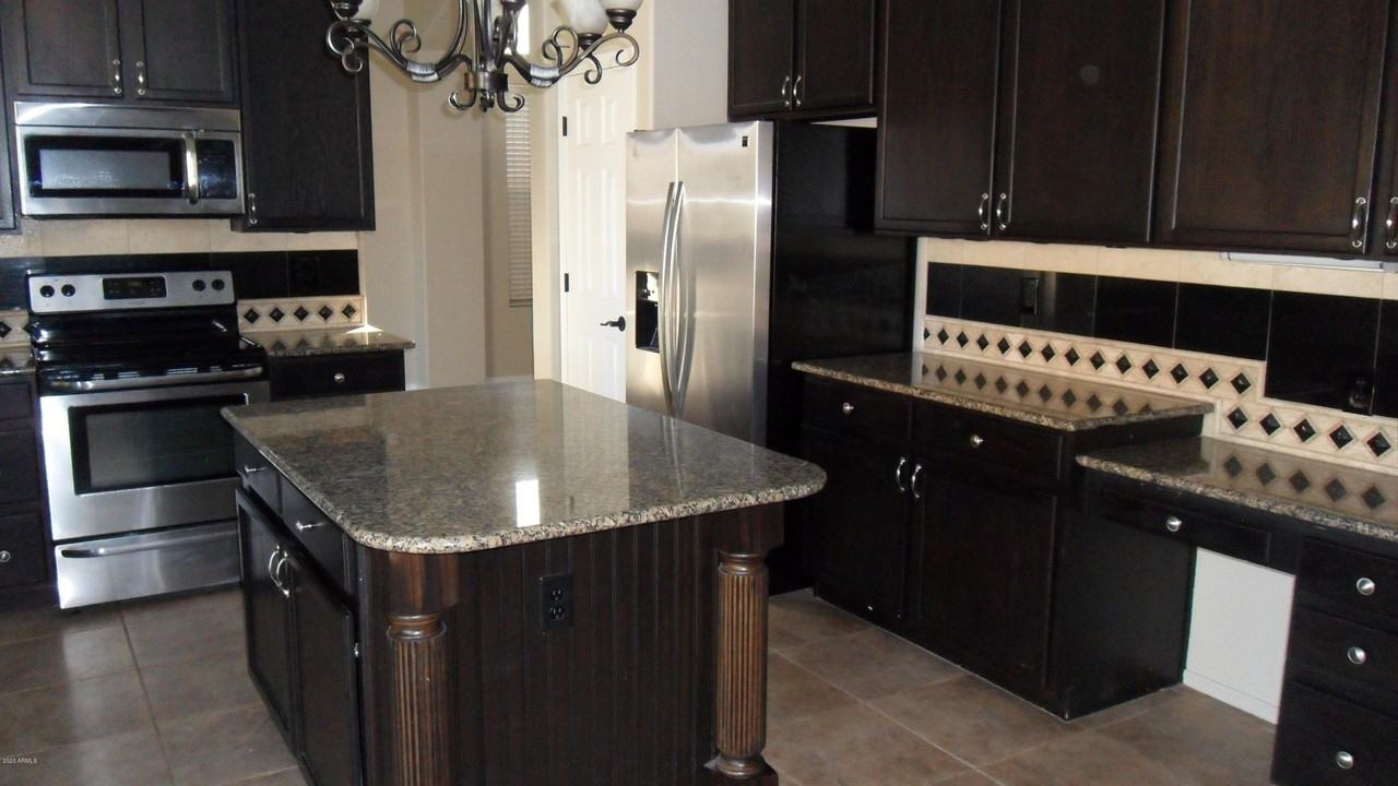 9008 W Quail Ave - Photo 7 of 27