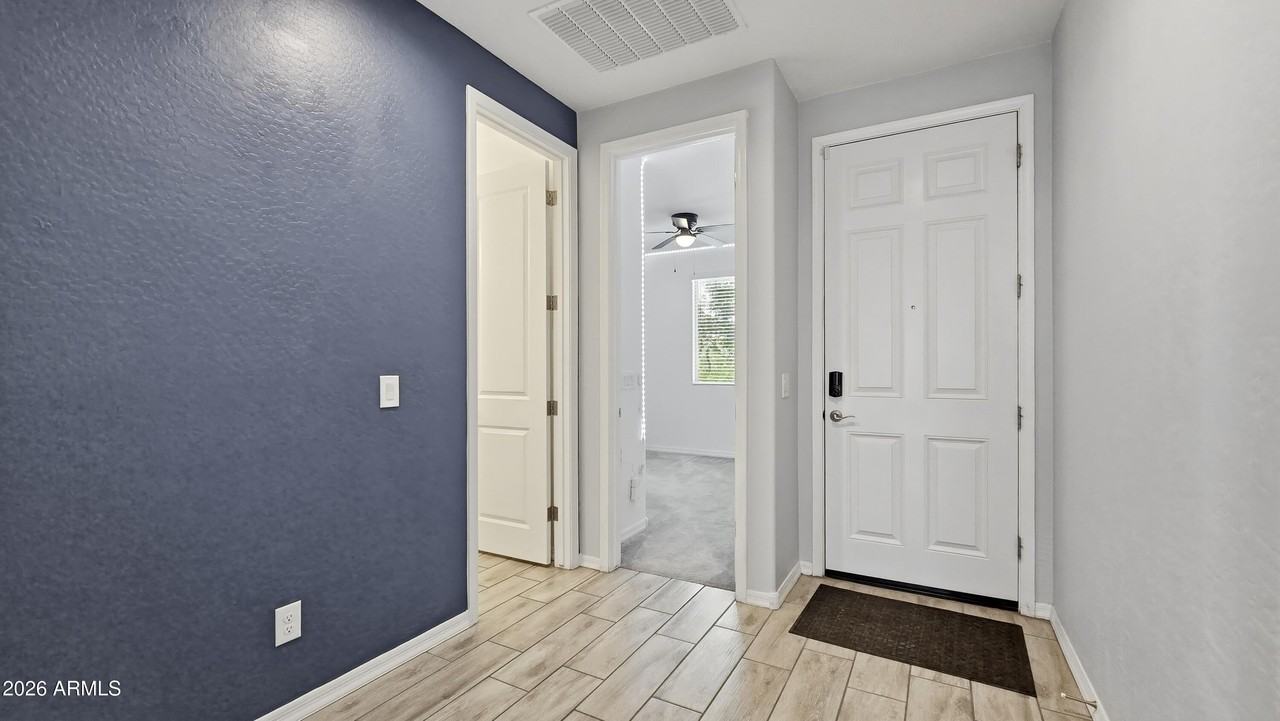 15650 W Morning Glory St - Photo 3 of 36