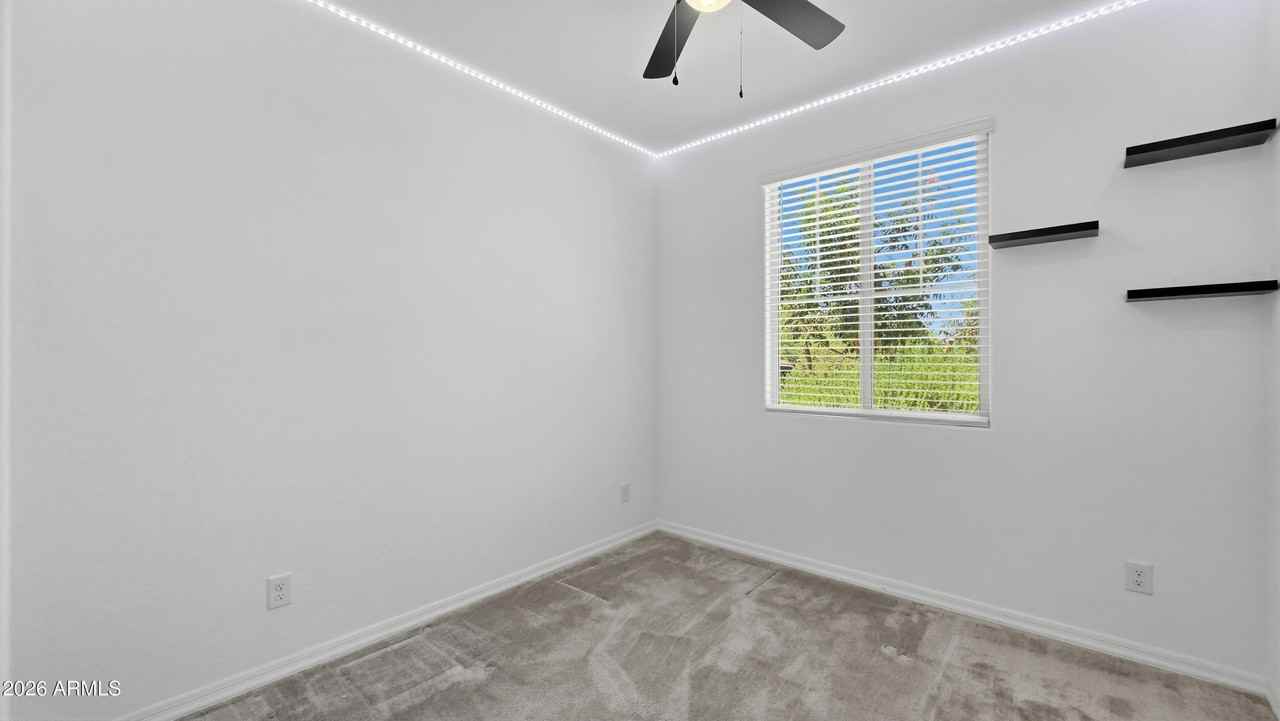 15650 W Morning Glory St - Photo 4 of 36