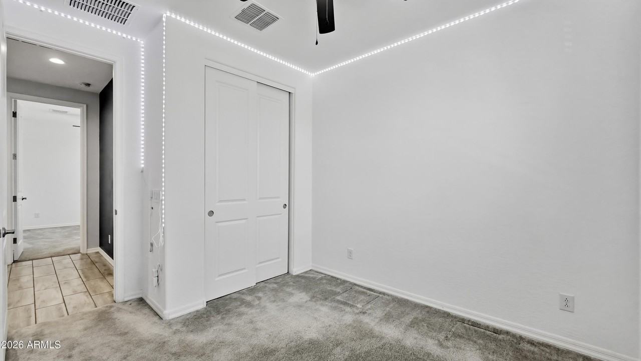 15650 W Morning Glory St - Photo 5 of 36