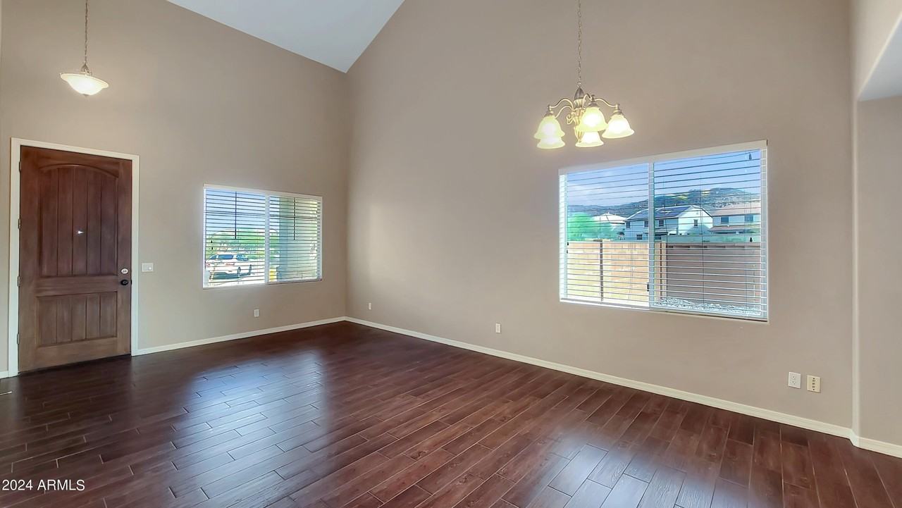 9037 W Plum Rd - Photo 3 of 37