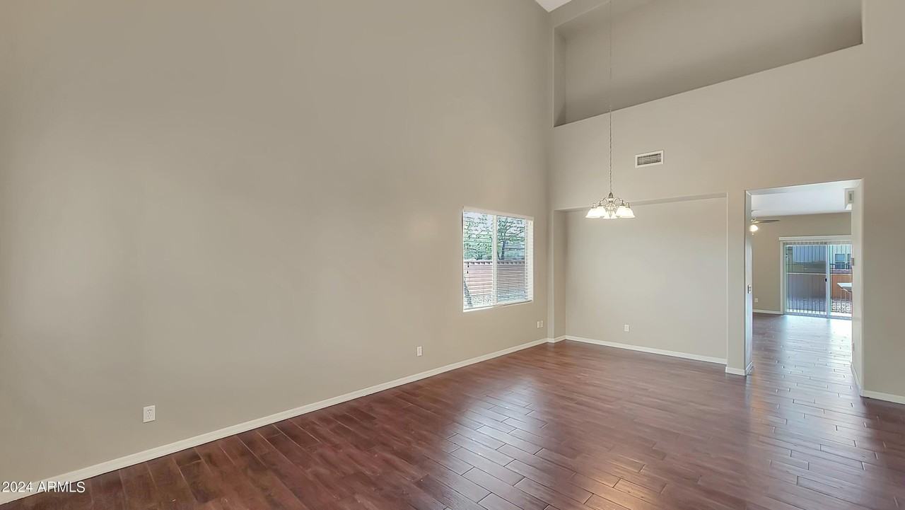 9037 W Plum Rd - Photo 4 of 37