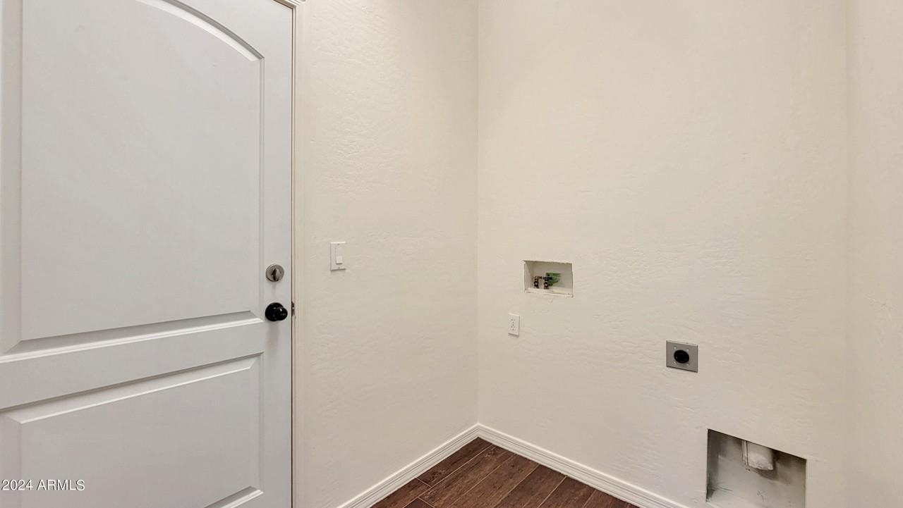 9037 W Plum Rd - Photo 6 of 37