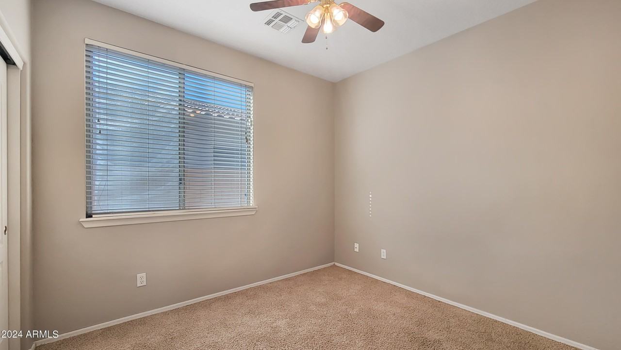 18651 W Sunrise Dr - Photo 5 of 34