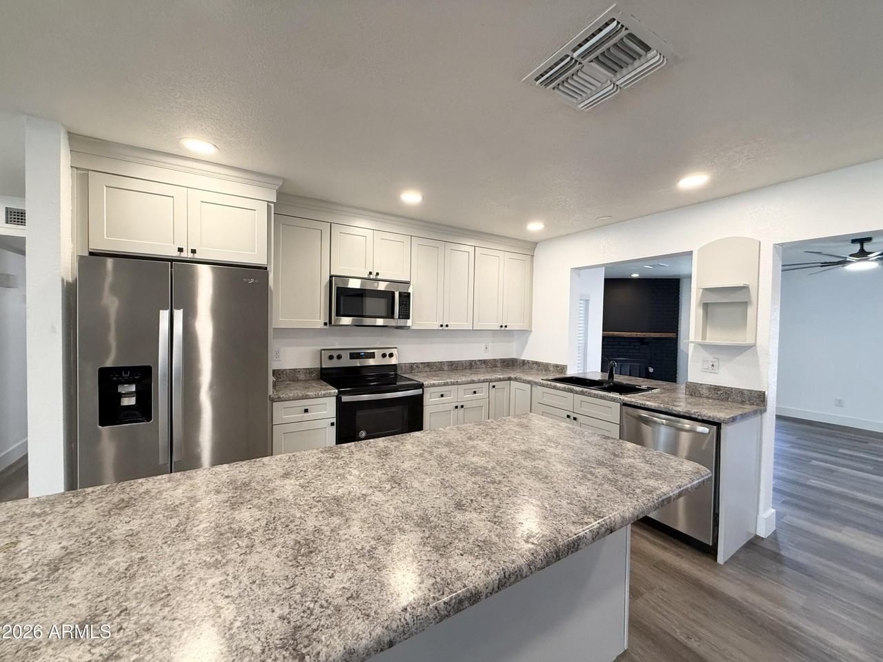 2116 E Marconi Ave - Photo 2 of 18