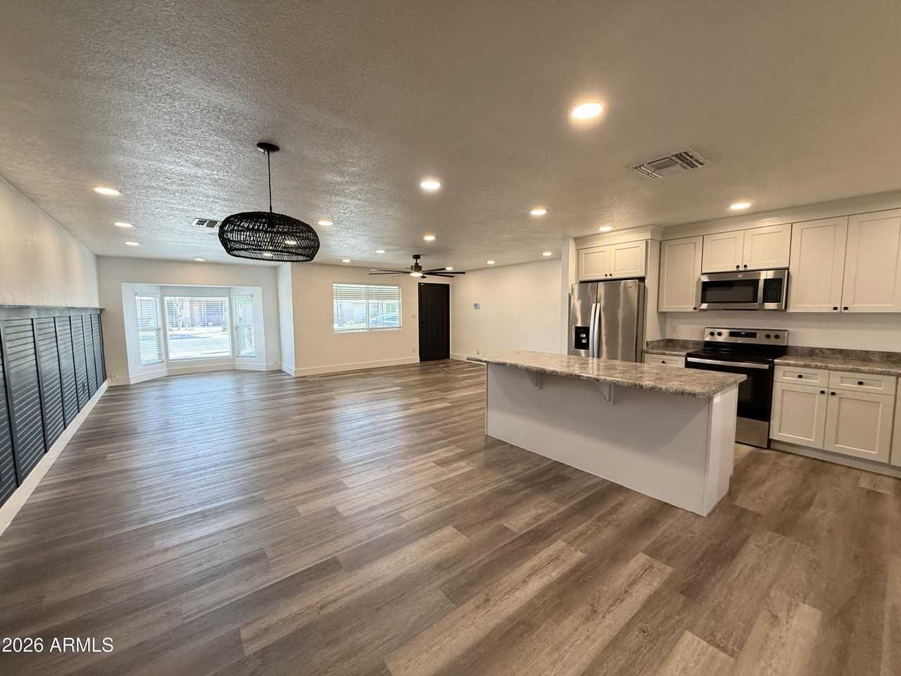 2116 E Marconi Ave - Photo 3 of 18