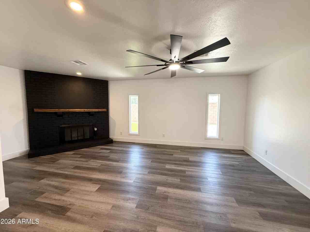 2116 E Marconi Ave - Photo 5 of 18